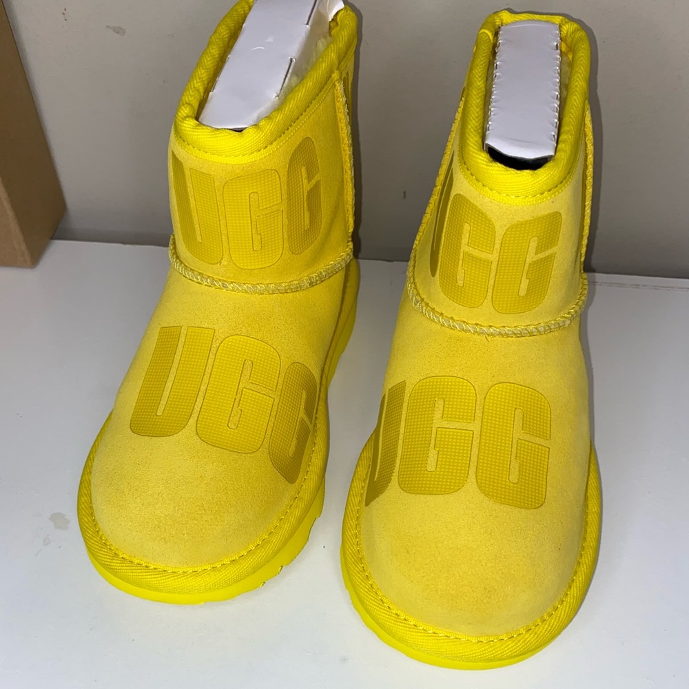 Ugg classic logo boots size 13 NIB